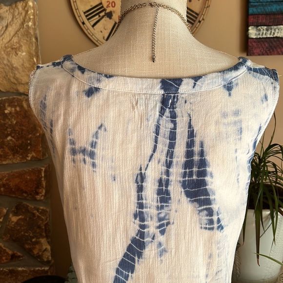 Sonoma Women’s Tie Dye Sleeveless V-neck Size XL Blue and White - Picture 8 of 13